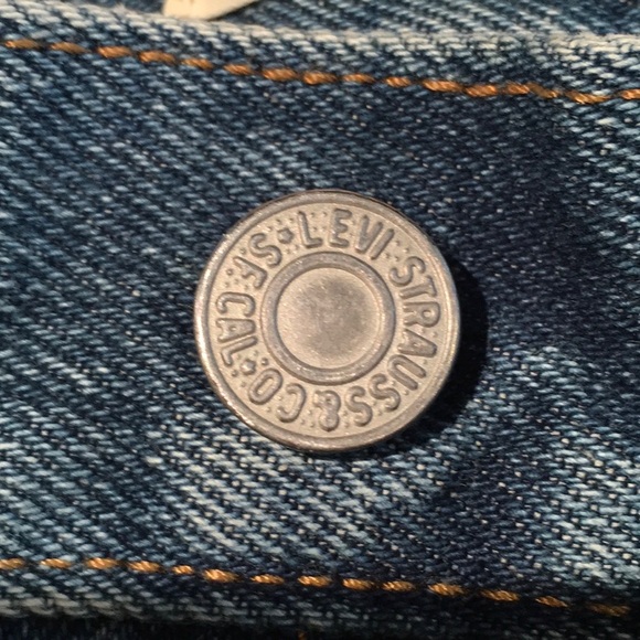 Levi’s Wedgie Fit Jean Cut-Offs Shorts - Picture 4 of 10